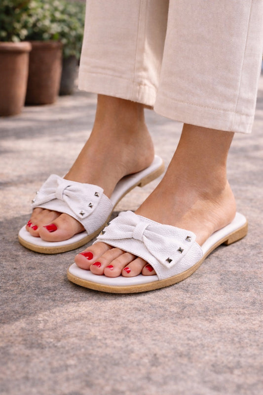 Sandalia Lazo con Tachones - Blanca